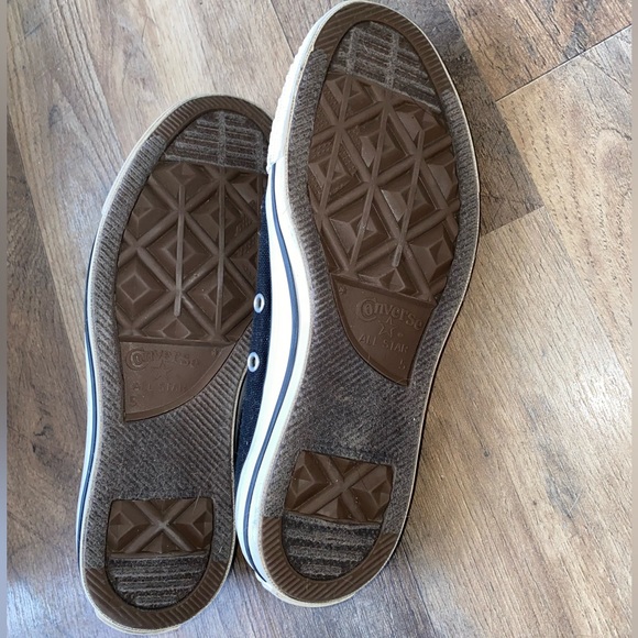 Barely worn. Converse size USA 7 shoe. Black/White. - Picture 4 of 4